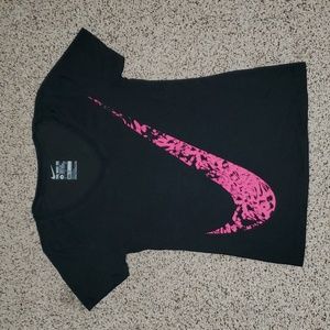 NIKE The Nike Tee Athletic Cut Dri-Fit Short Sleeve Shirt